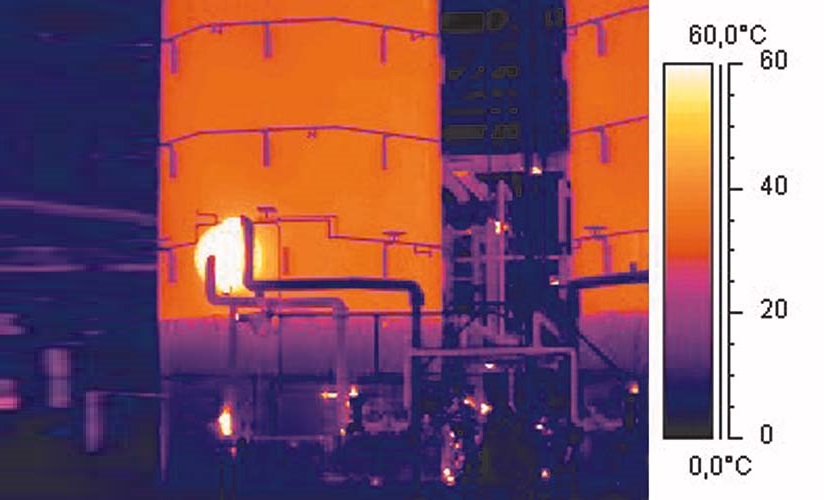 The industrial thermal imaging camera reveals faulty insulation