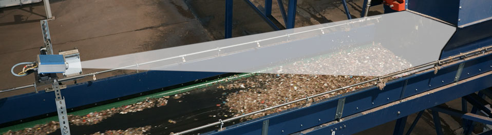 PYROsmart® NS monitoring a conveyor belt as protection against lithium-ion battery fires.